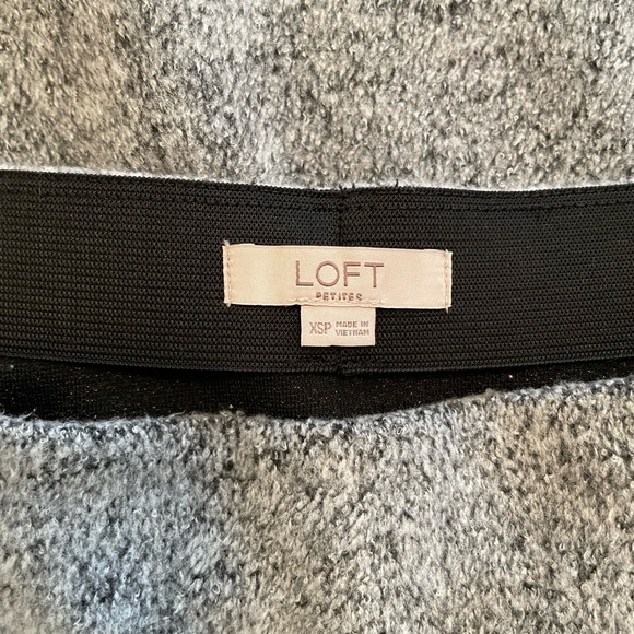 LOFT Gray Flippy Skirt - Picture 3 of 4